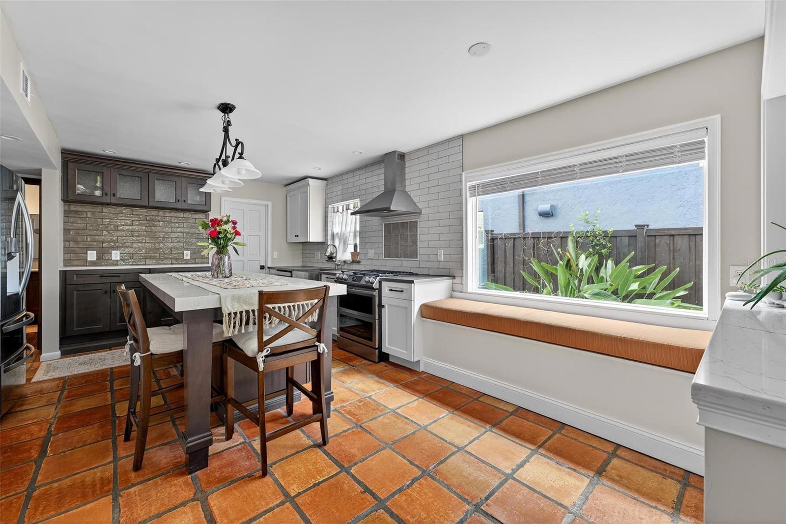 Image 40 of 72 For 830 Oak Street