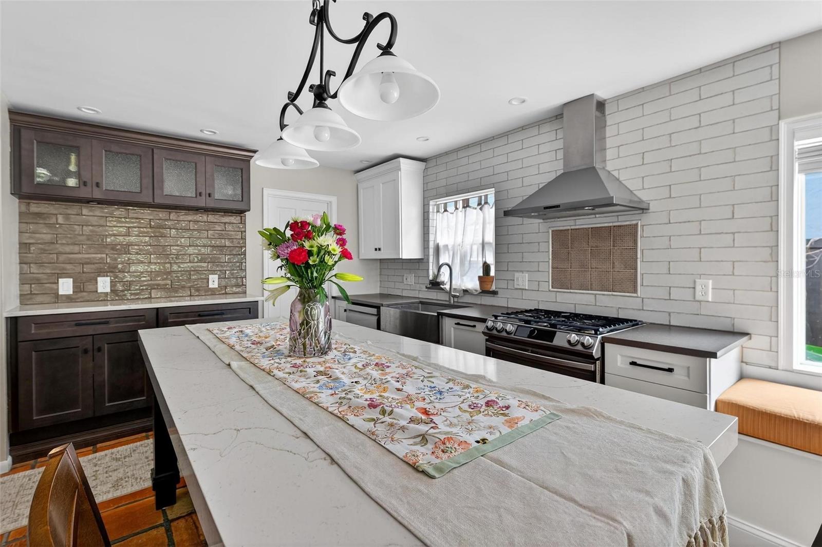 Image 41 of 72 For 830 Oak Street