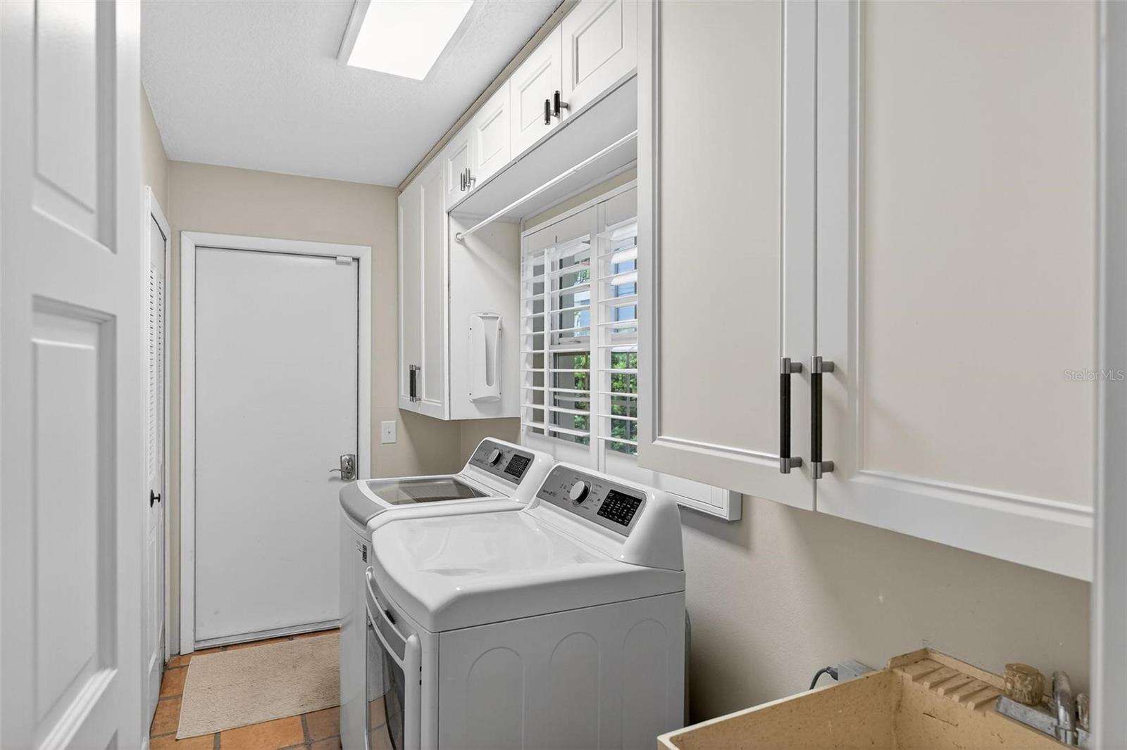 Image 57 of 72 For 830 Oak Street