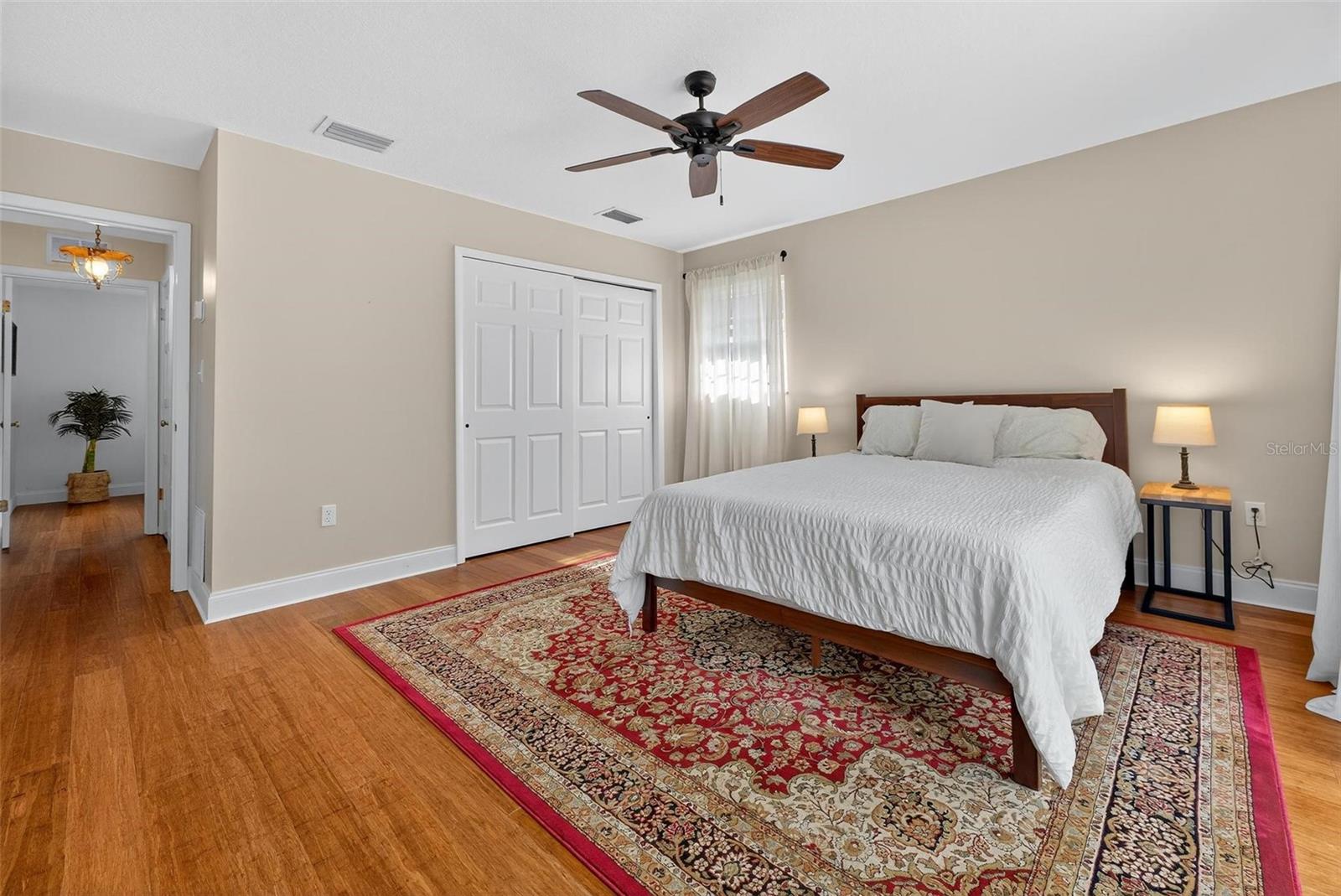 Image 6 of 72 For 830 Oak Street