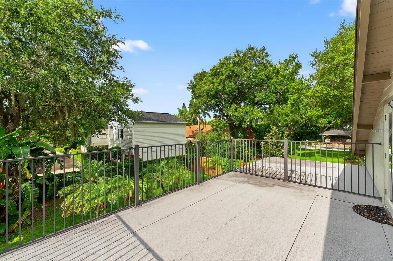 Image 9 of 72 For 830 Oak Street