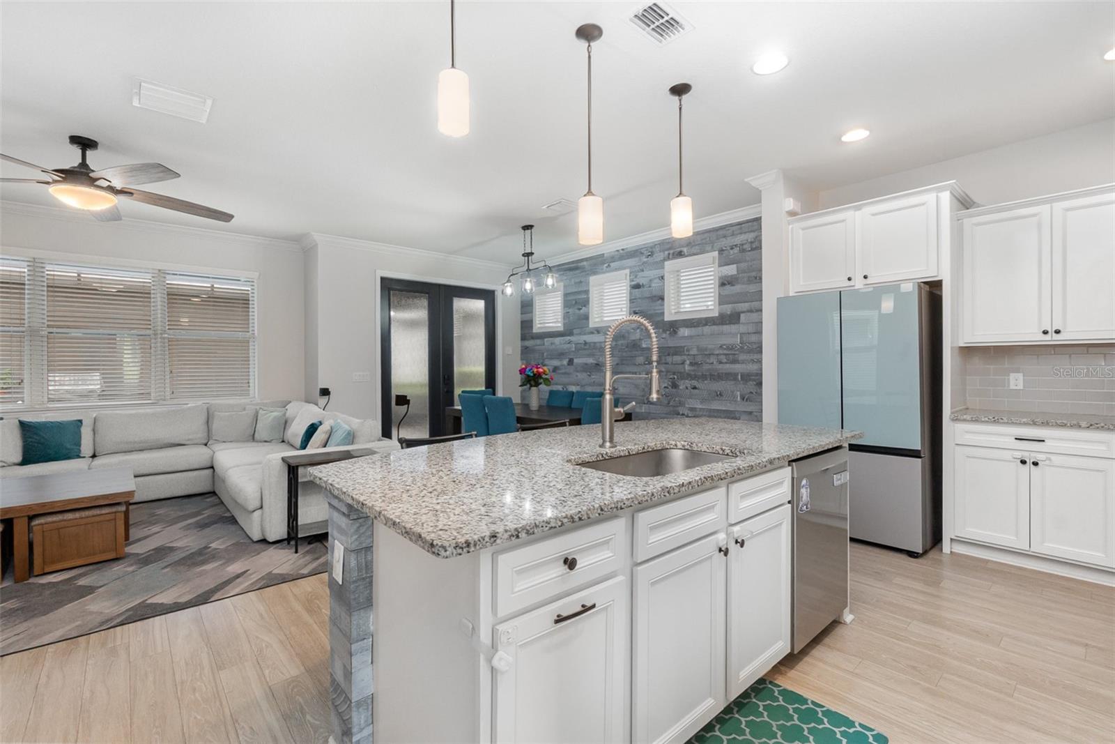 Image 11 of 41 For 14215 Lakeview Park Road