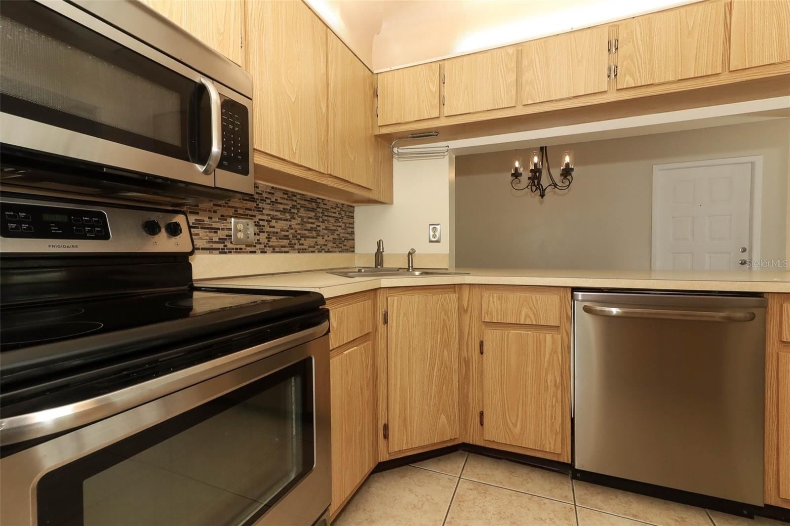 Image 16 of 39 For 1221 S Pine Ridge Cir  A2