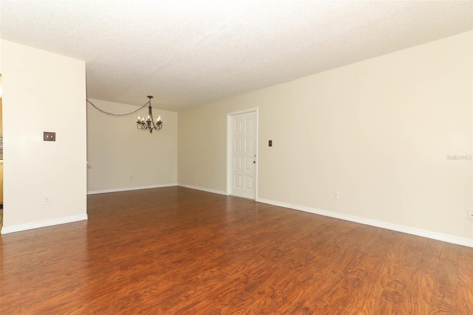 Image 5 of 39 For 1221 S Pine Ridge Cir  A2