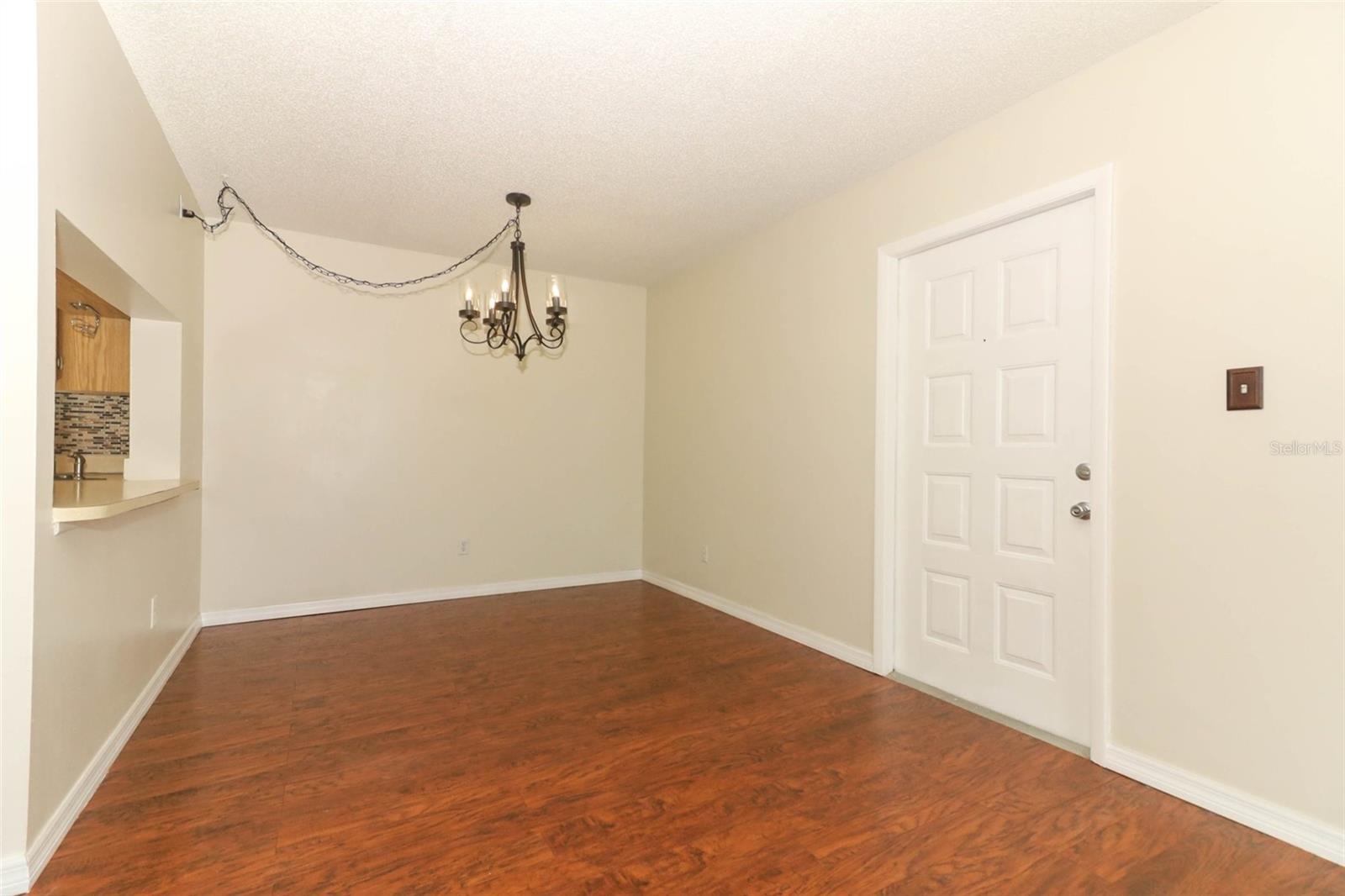 Image 7 of 39 For 1221 S Pine Ridge Cir  A2
