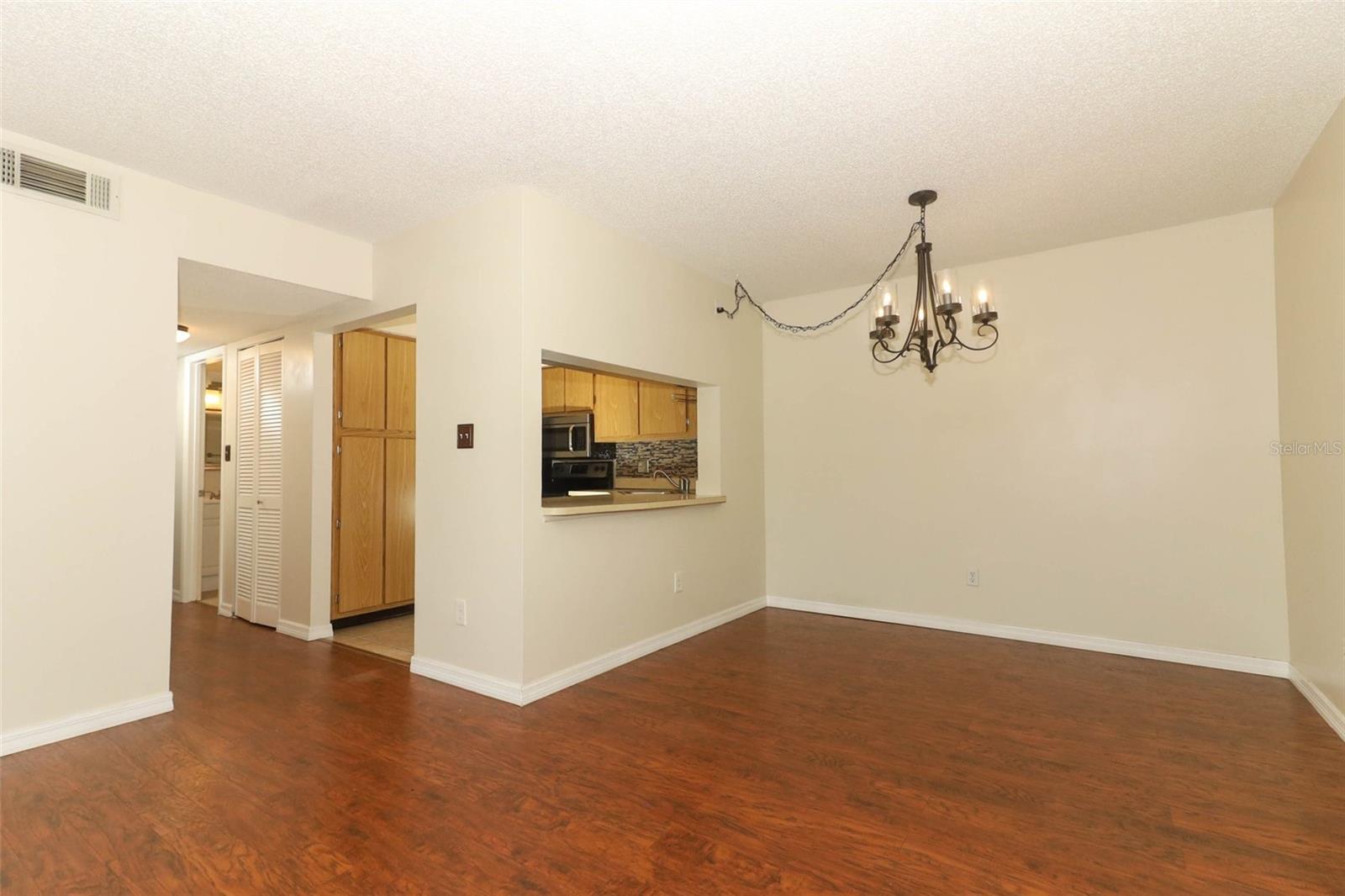 Image 9 of 39 For 1221 S Pine Ridge Cir  A2