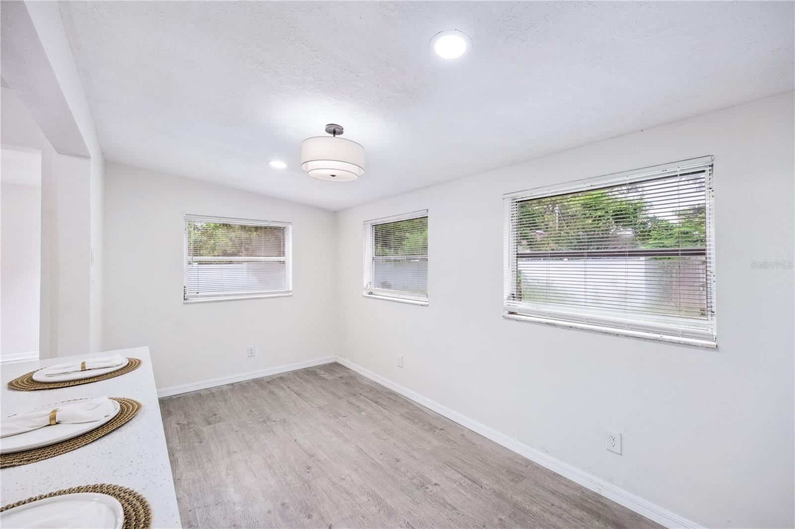 Image 11 of 34 For 3007 Knollwood Circle