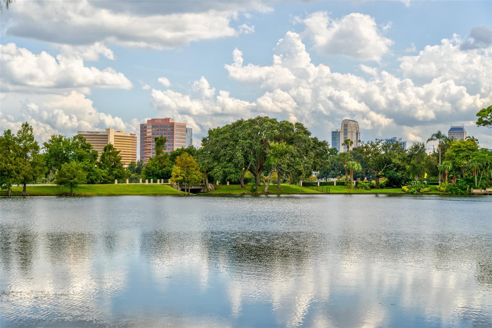 Image 35 of 41 For 3007 Knollwood Circle