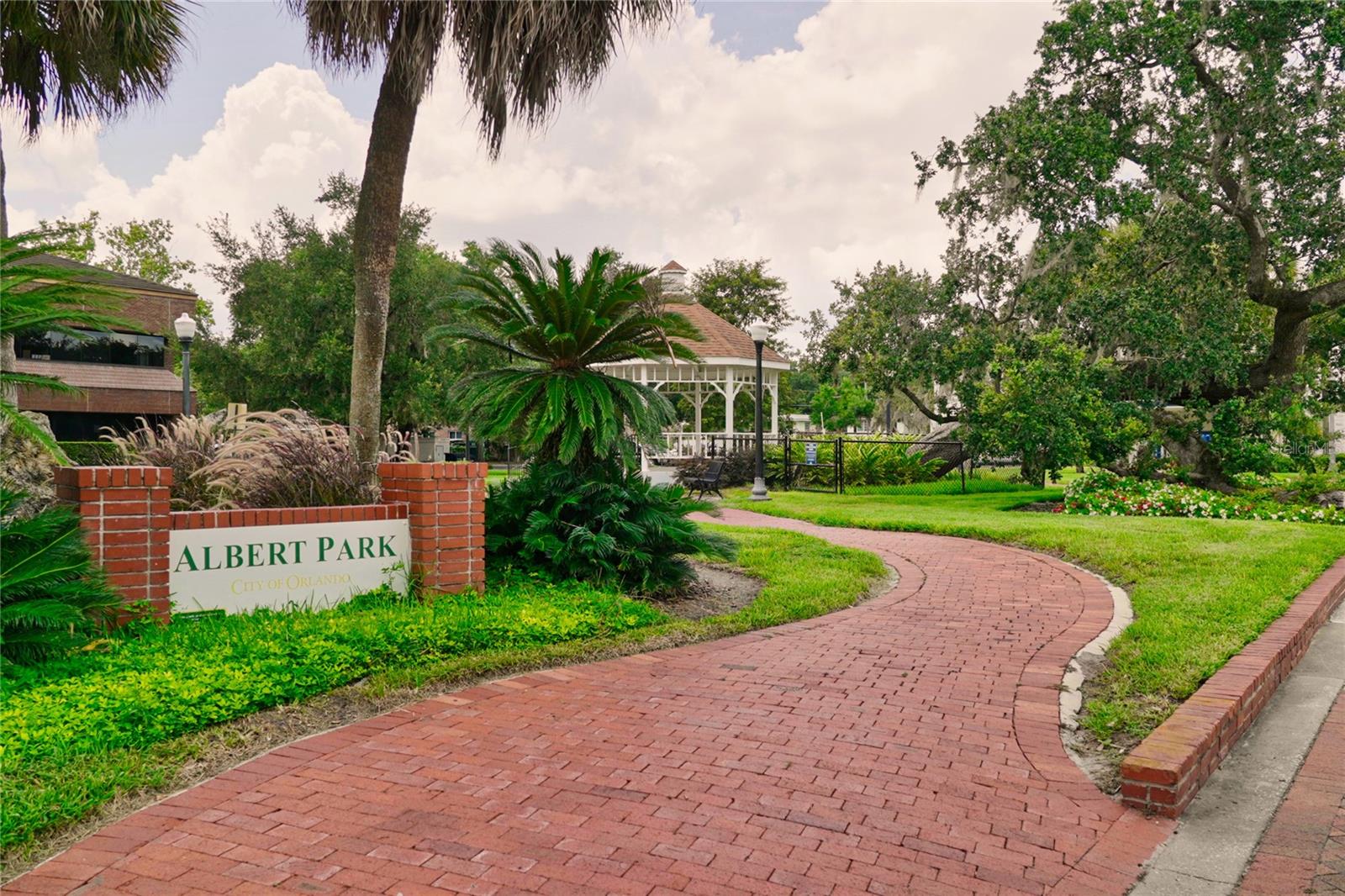 Image 36 of 41 For 3007 Knollwood Circle