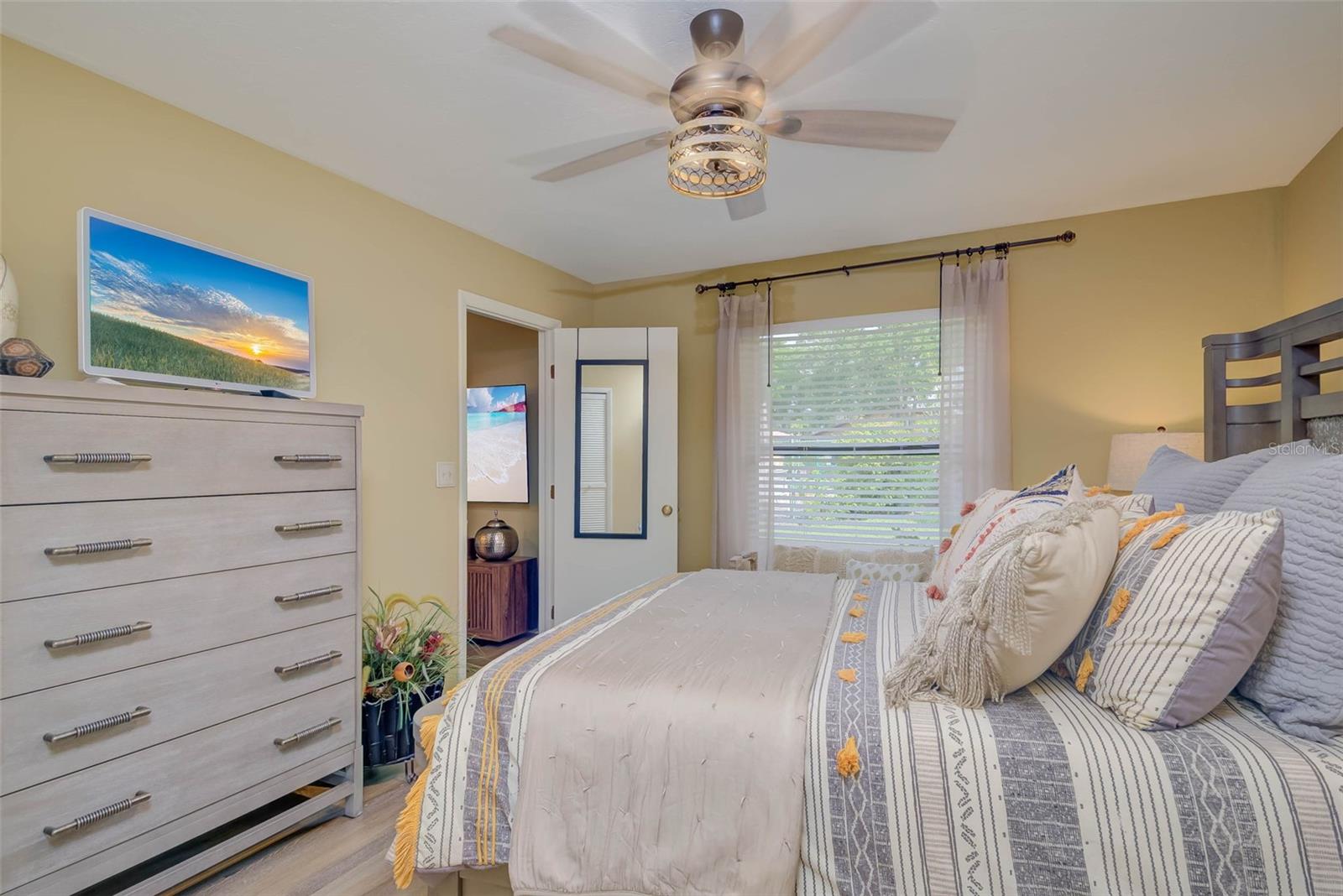 Image 13 of 26 For 5323 Concord Way