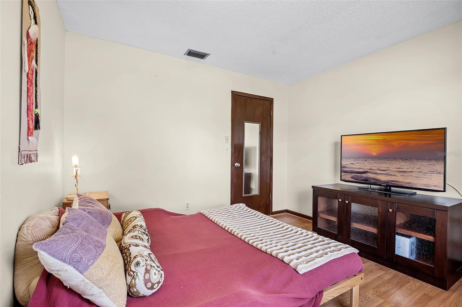 Image 17 of 42 For 281 Greenbrier Avenue