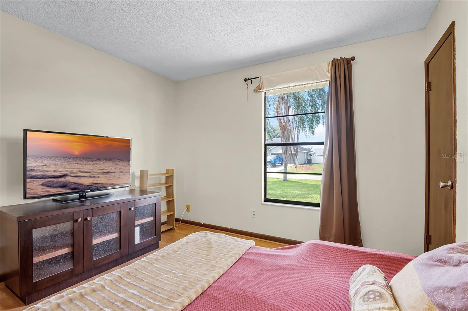 Image 18 of 42 For 281 Greenbrier Avenue