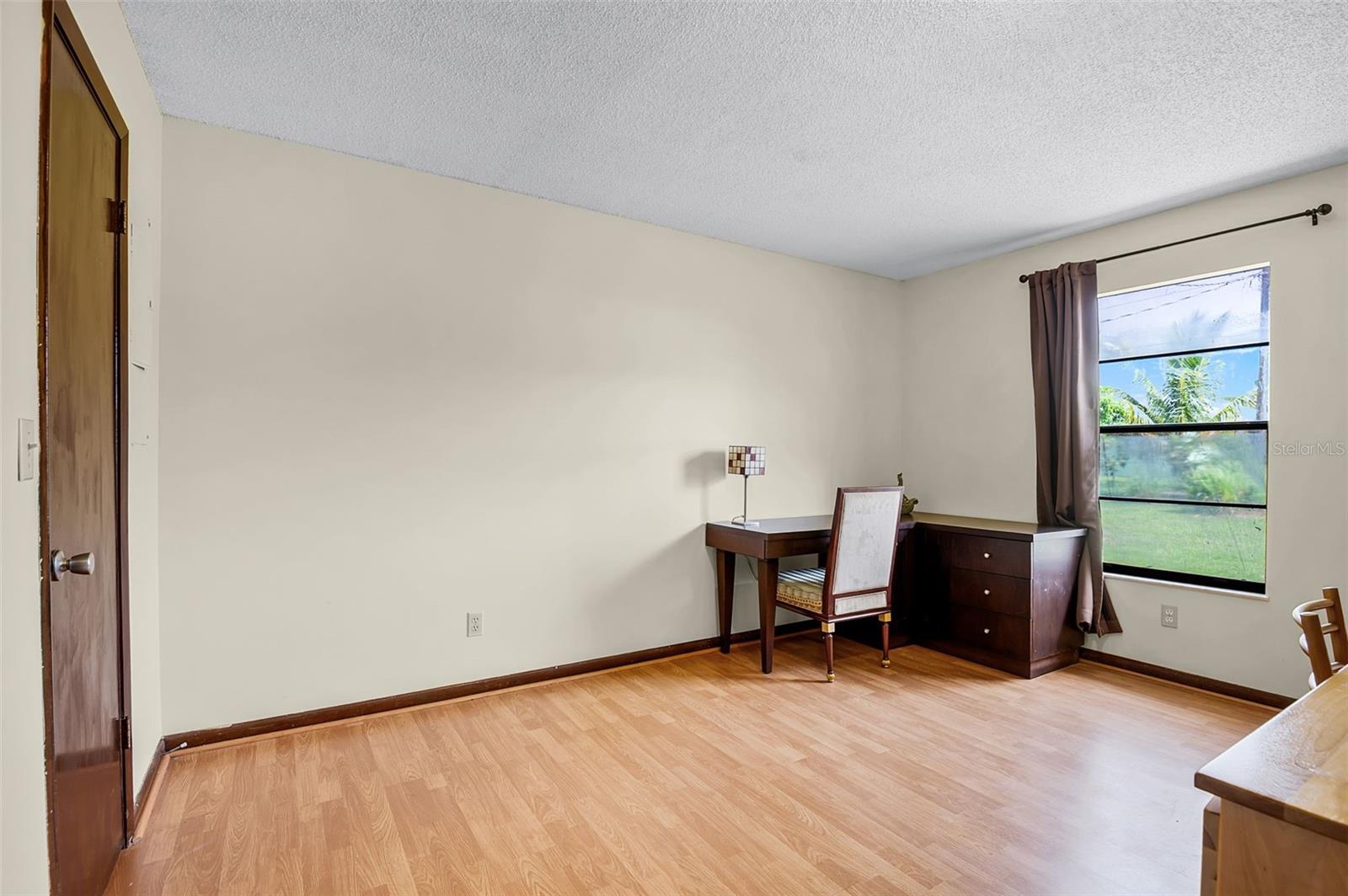 Image 19 of 42 For 281 Greenbrier Avenue