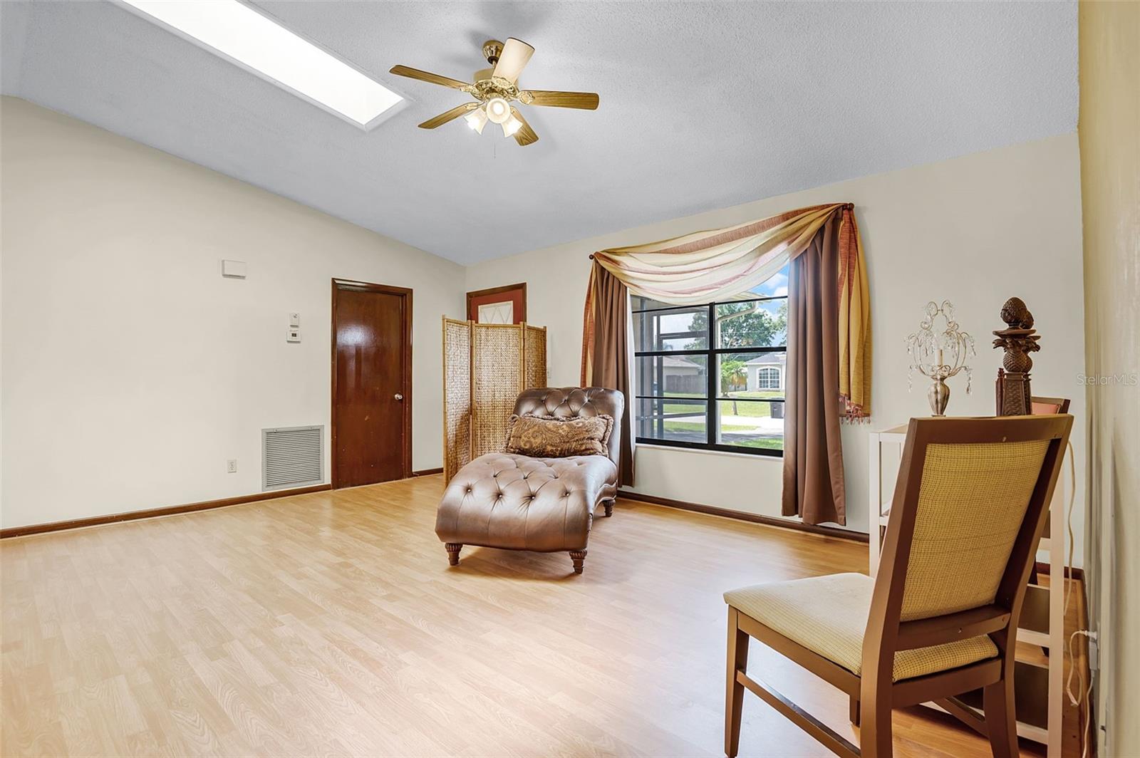 Image 4 of 42 For 281 Greenbrier Avenue