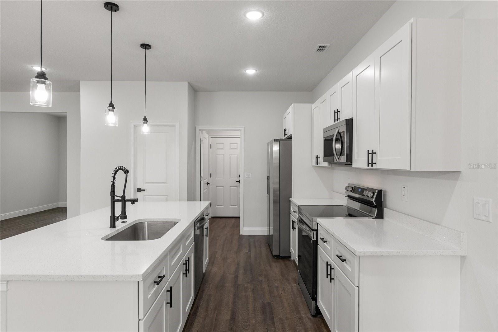 Image 13 of 46 For 17397 Sw 41st Cir