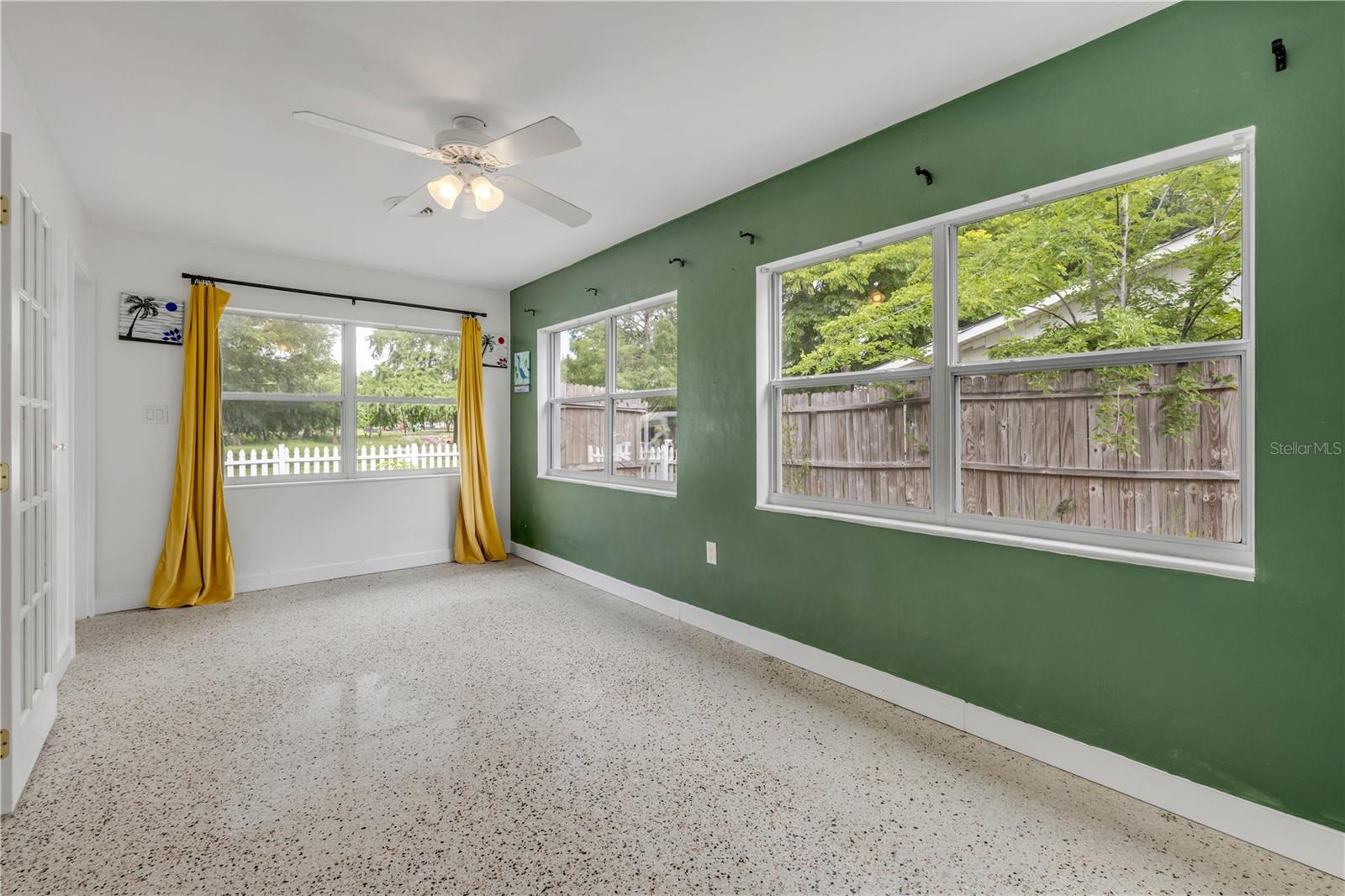 Image 11 of 34 For 614 Amelia Avenue