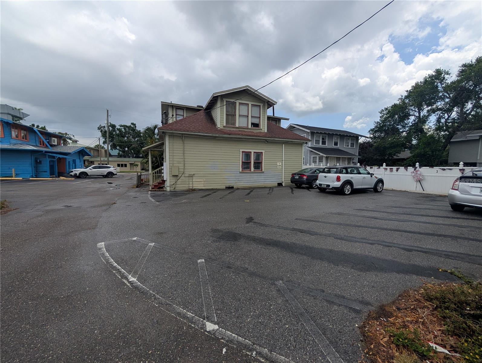 Listing photo id 10 for 103 Westland Avenue 4