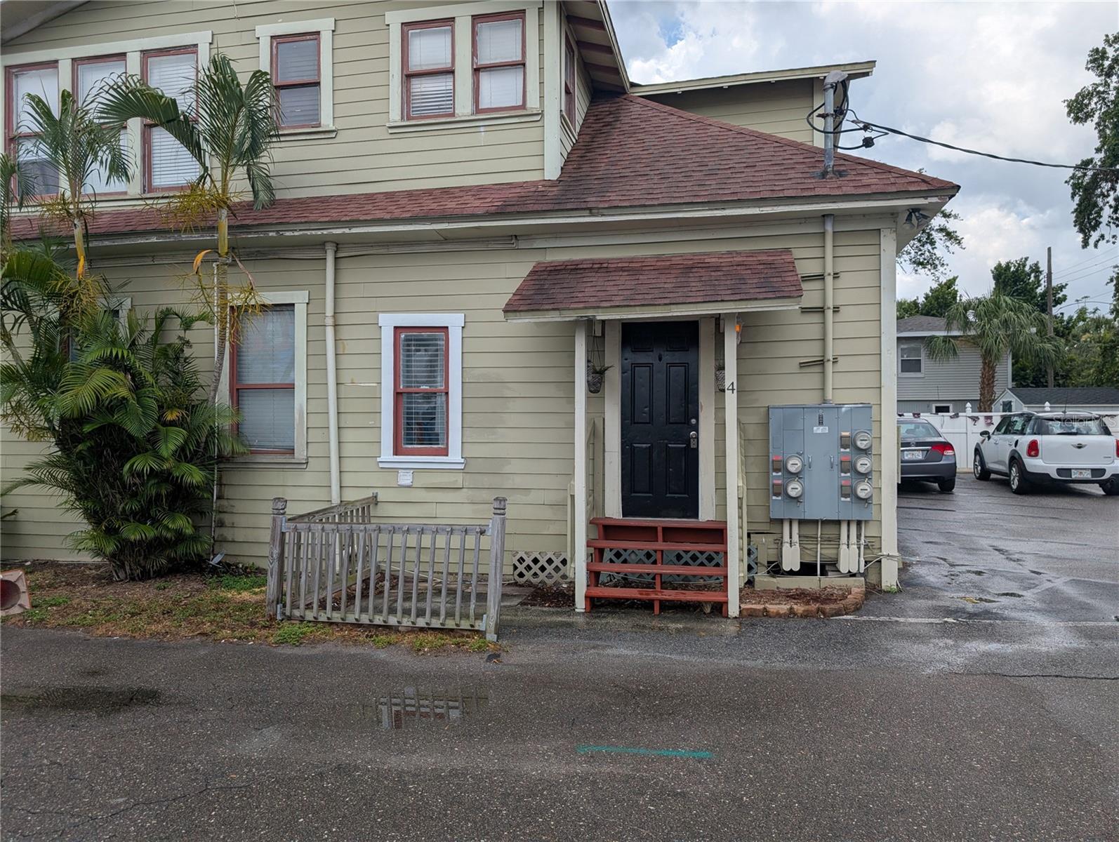 Listing photo id 0 for 103 Westland Avenue 4