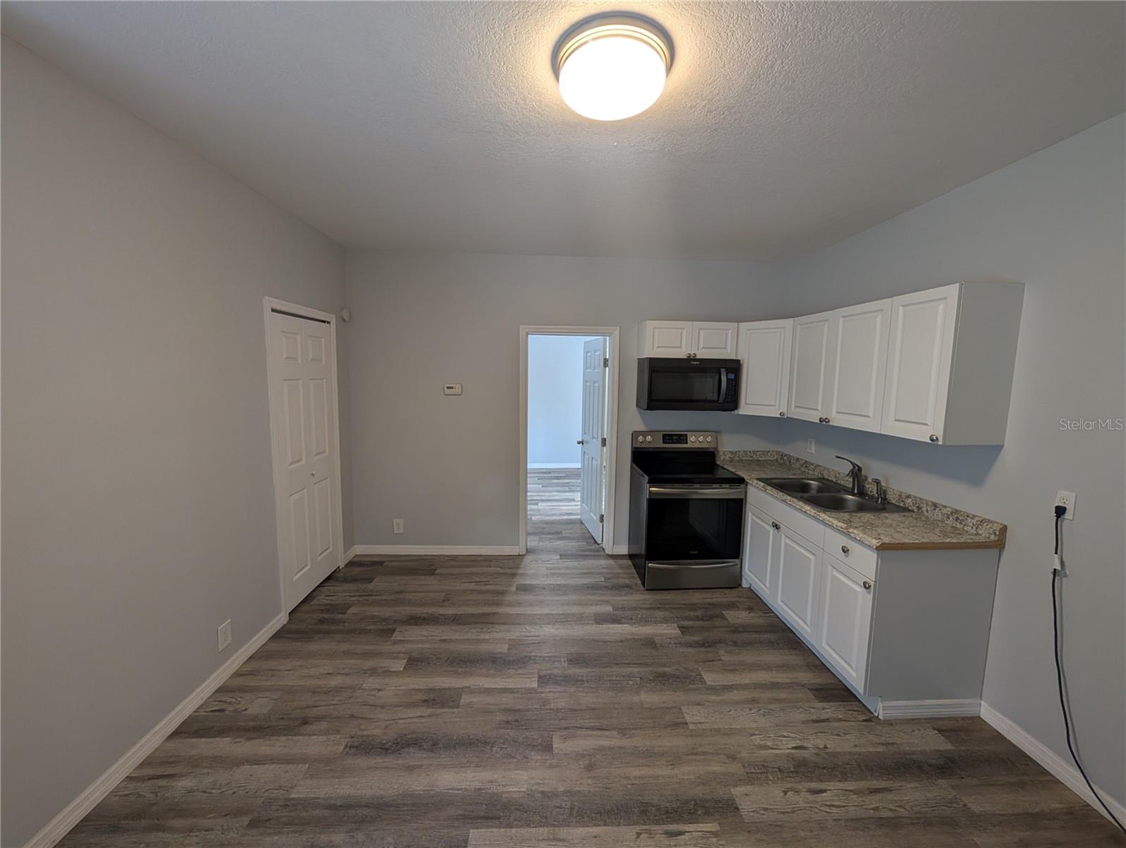 Listing photo id 1 for 103 Westland Avenue 4