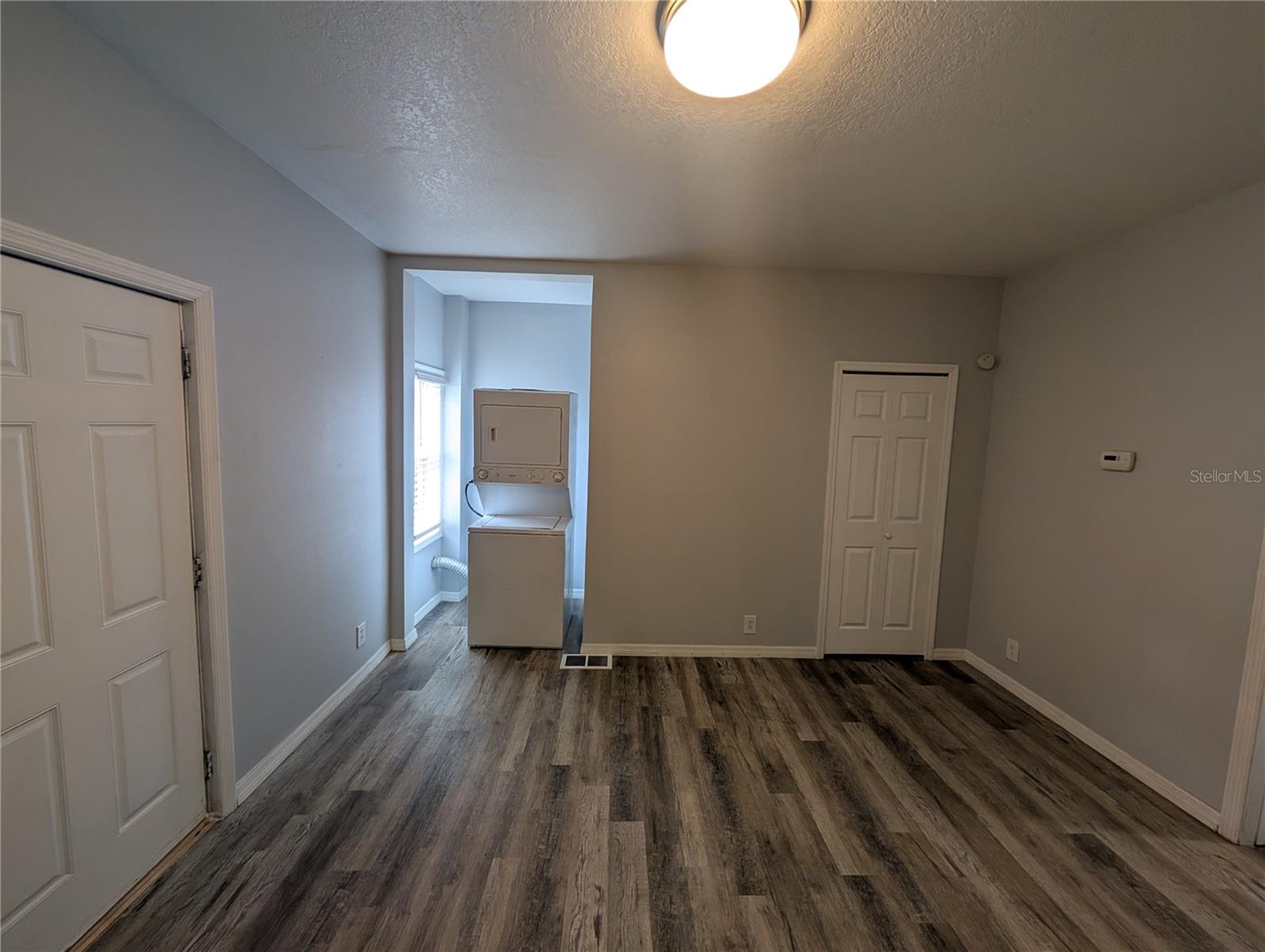Listing photo id 2 for 103 Westland Avenue 4