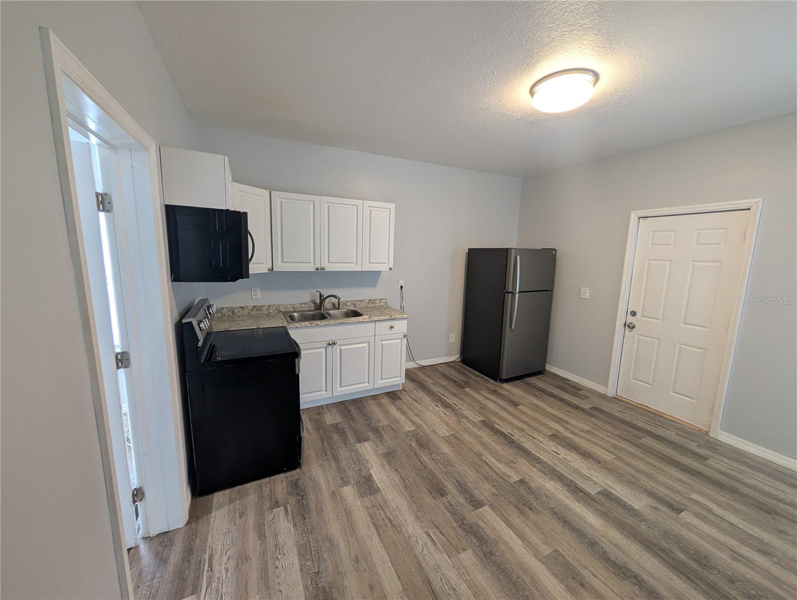 Listing photo id 4 for 103 Westland Avenue 4