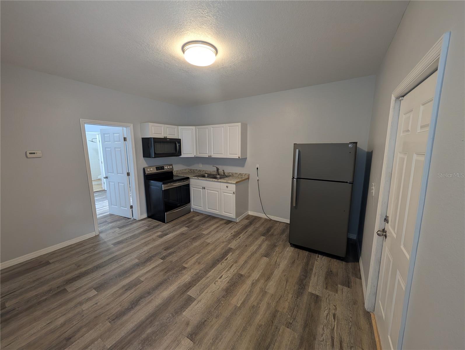 Listing photo id 5 for 103 Westland Avenue 4