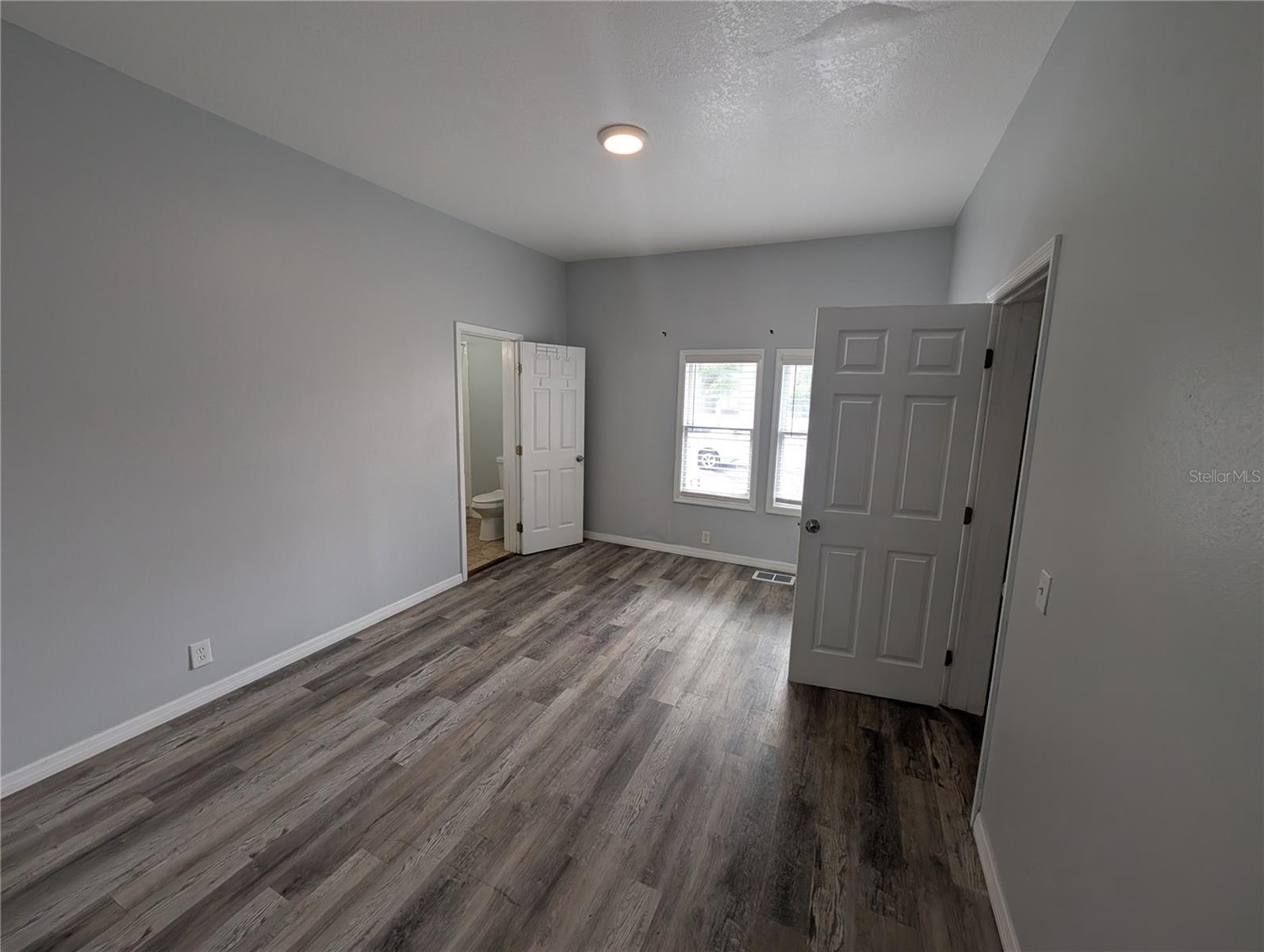 Listing photo id 6 for 103 Westland Avenue 4