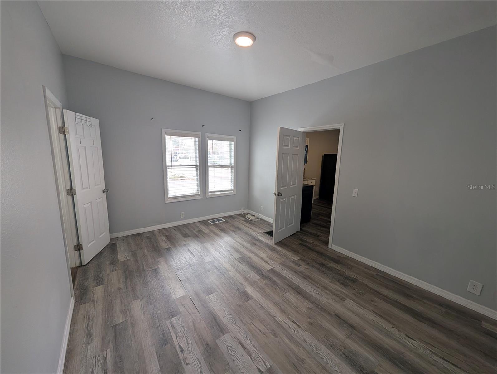 Listing photo id 7 for 103 Westland Avenue 4