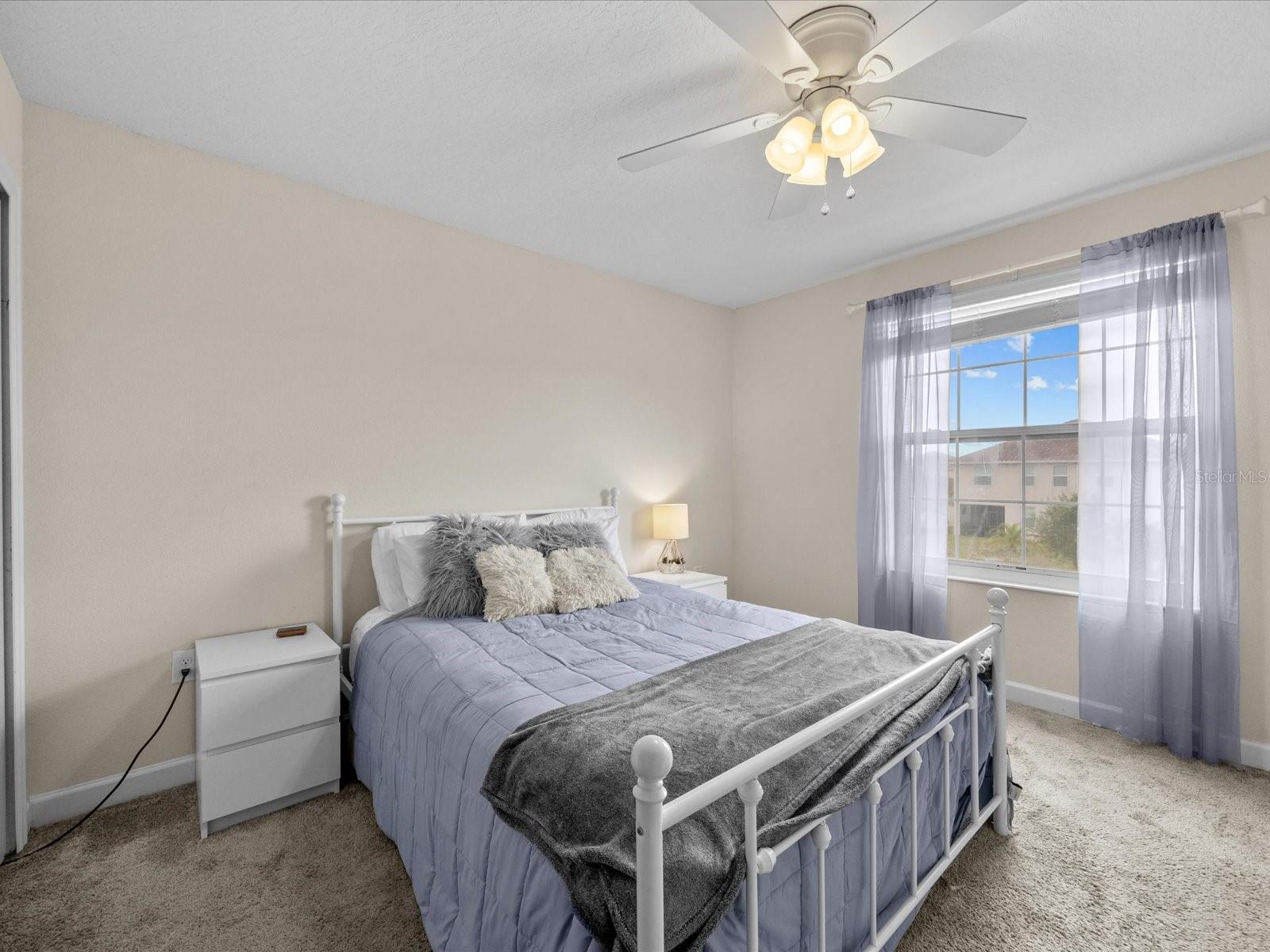 Image 32 of 49 For 2105 Lake Side Avenue