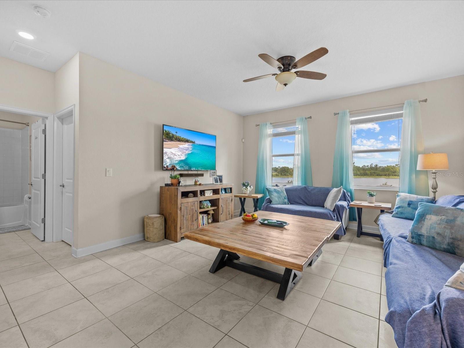 Image 4 of 49 For 2105 Lake Side Avenue