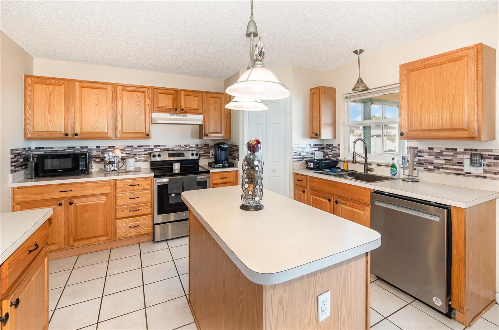 Image 10 of 31 For 16012 Lanesboro Court