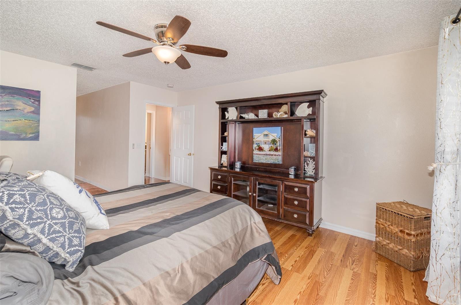 Image 19 of 31 For 16012 Lanesboro Court