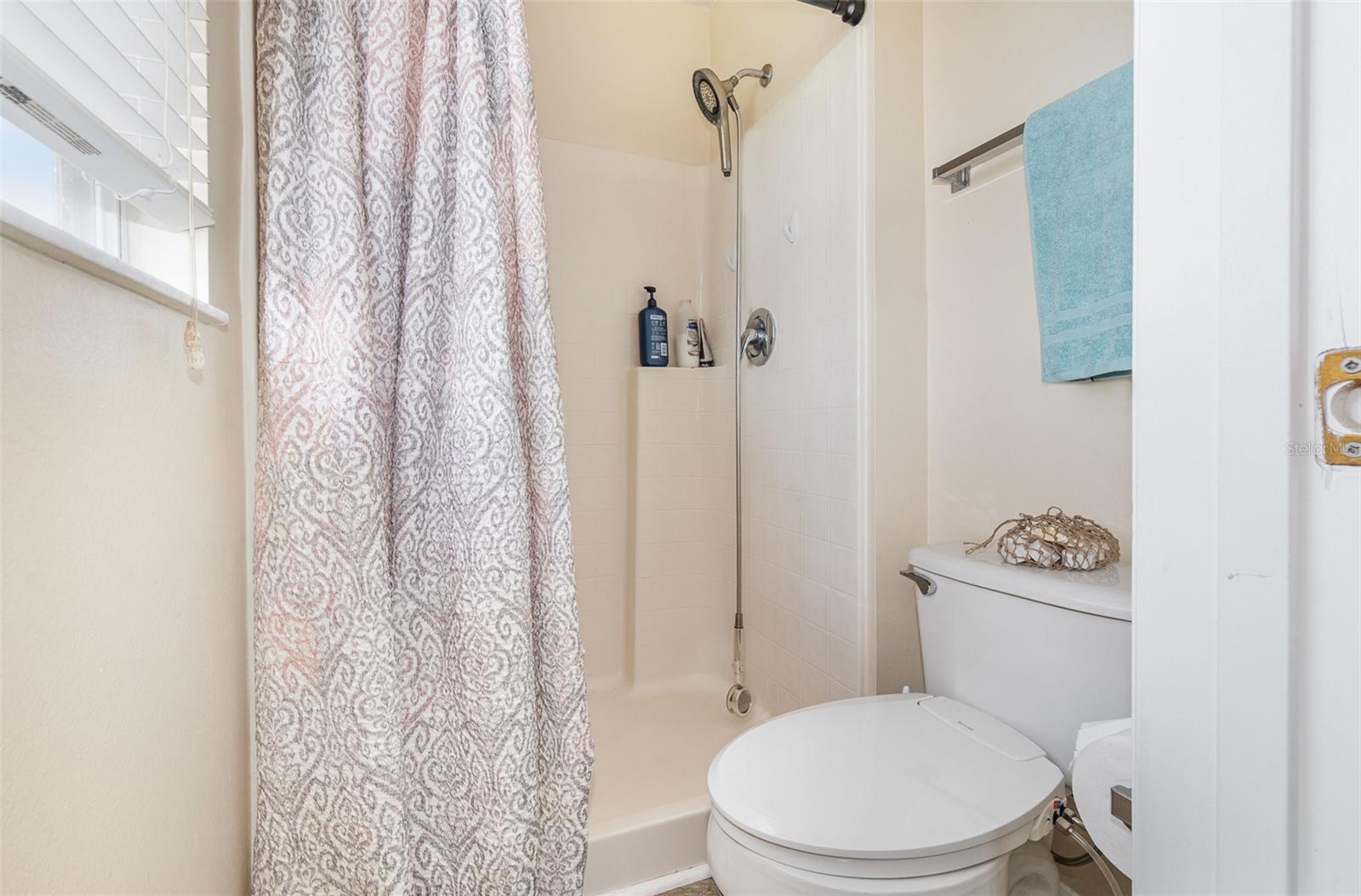 Image 23 of 31 For 16012 Lanesboro Court