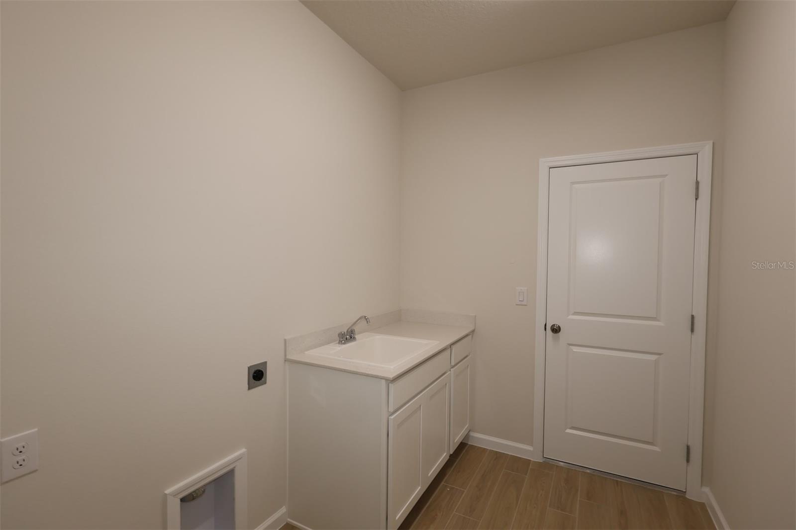 Image 23 of 48 For 813 River Stone Trail