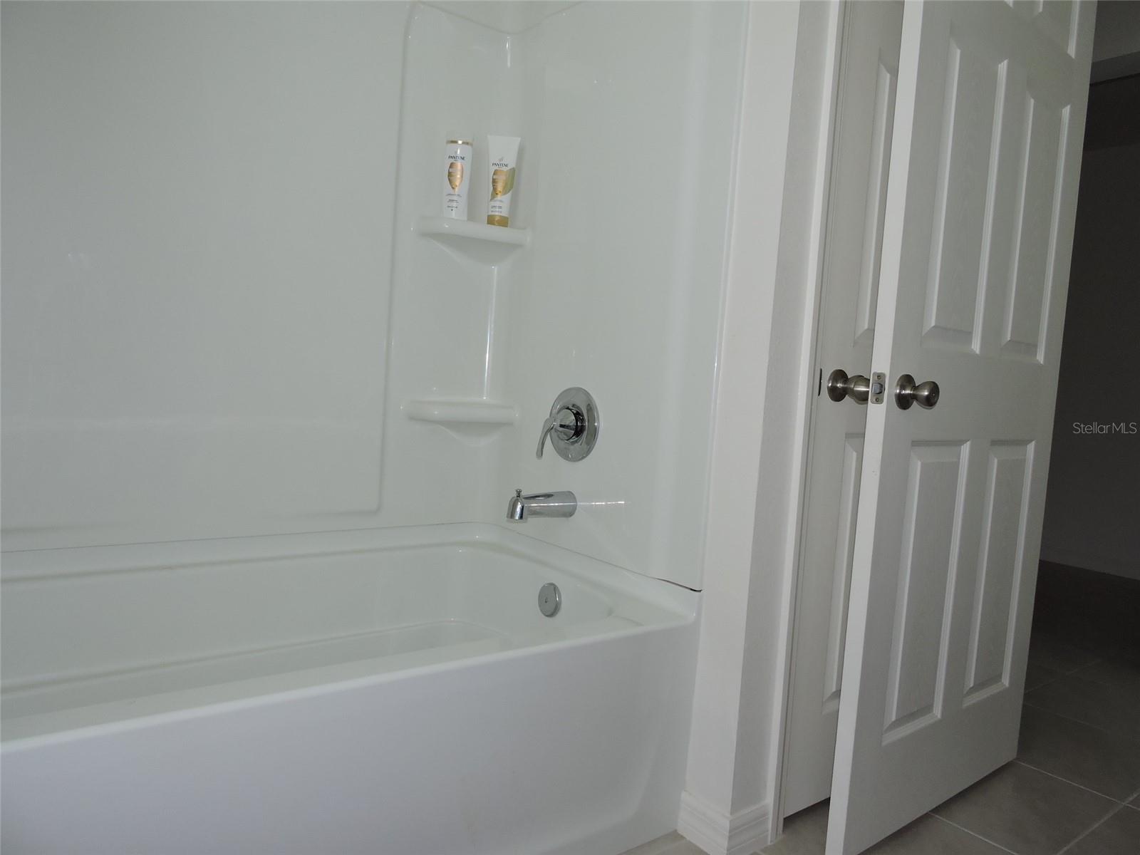 Image 21 of 26 For 1566 Geranium Drive
