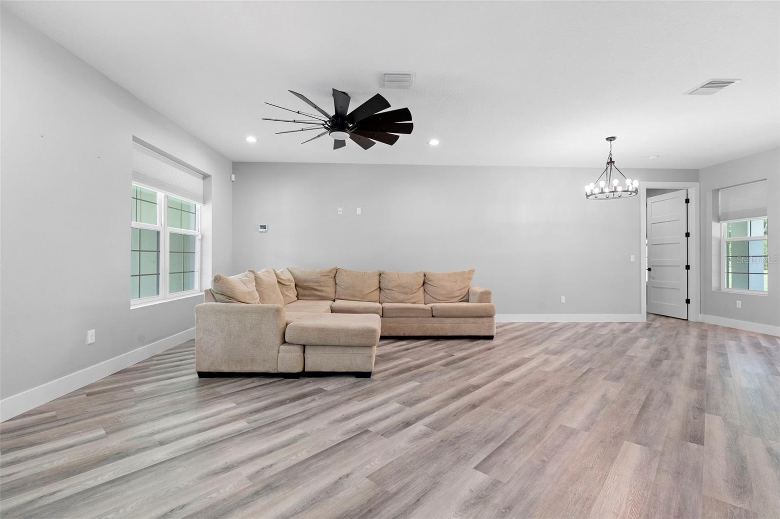 Image 11 of 45 For 920 Grand Avenue