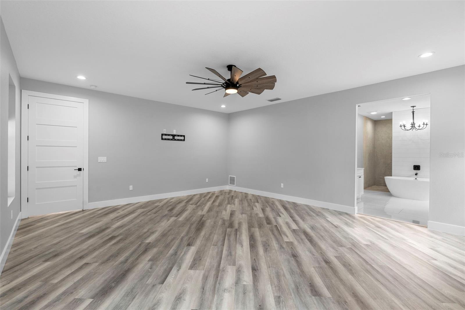 Image 15 of 45 For 920 Grand Avenue