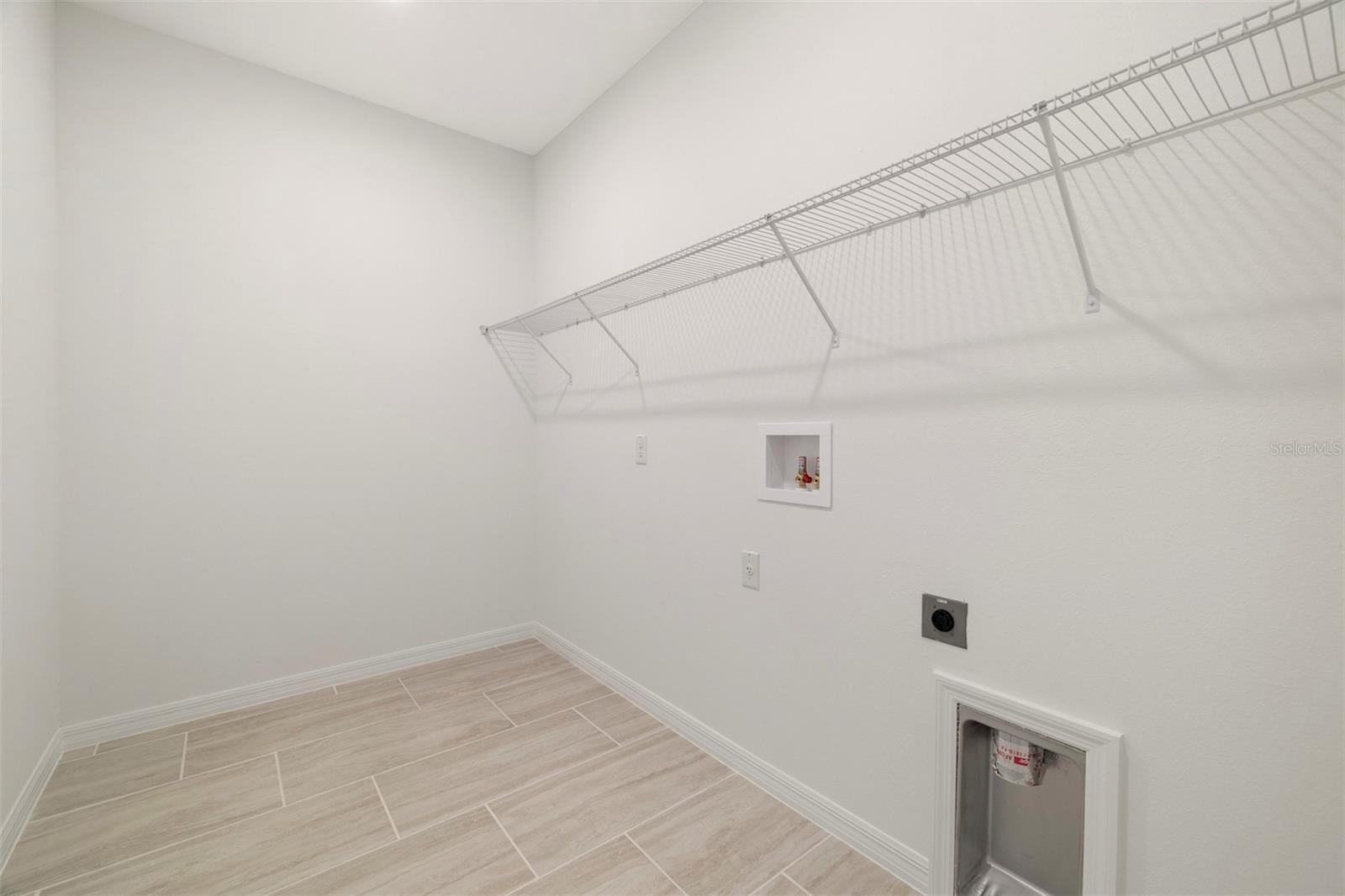 Image 19 of 23 For 737 Farfields Street