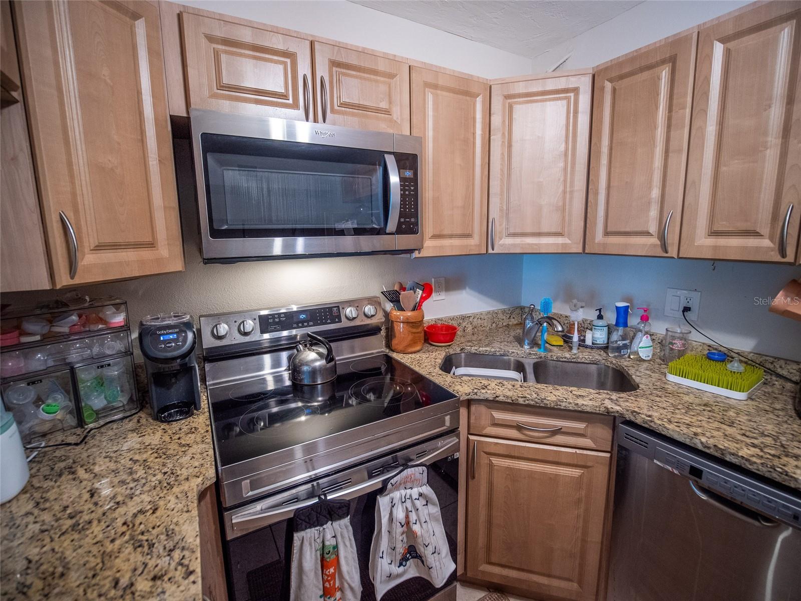 Image 11 of 31 For 952 Courtyard Lane 41