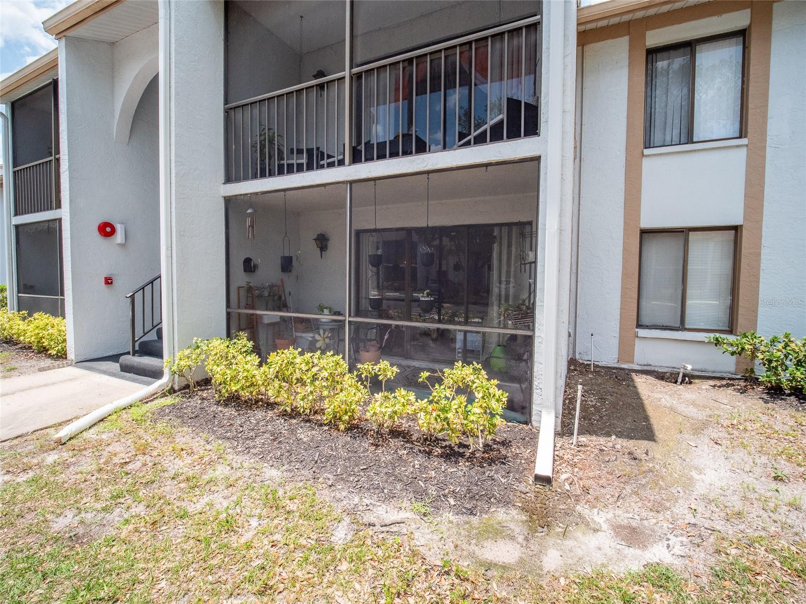 Image 2 of 31 For 952 Courtyard Lane 41
