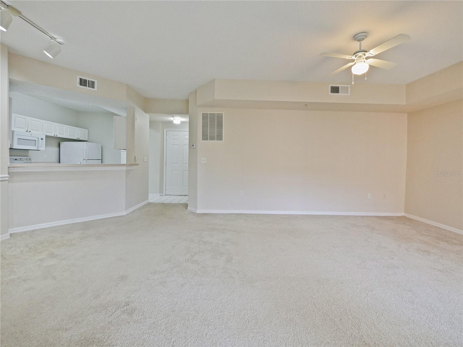 Image 8 of 17 For 5536 Metrowest Boulevard 8-212