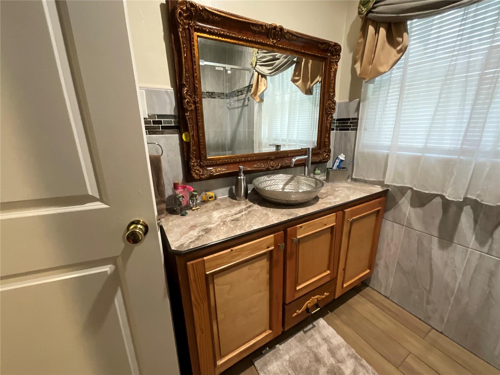Image 10 of 25 For 2429 Laurel Avenue