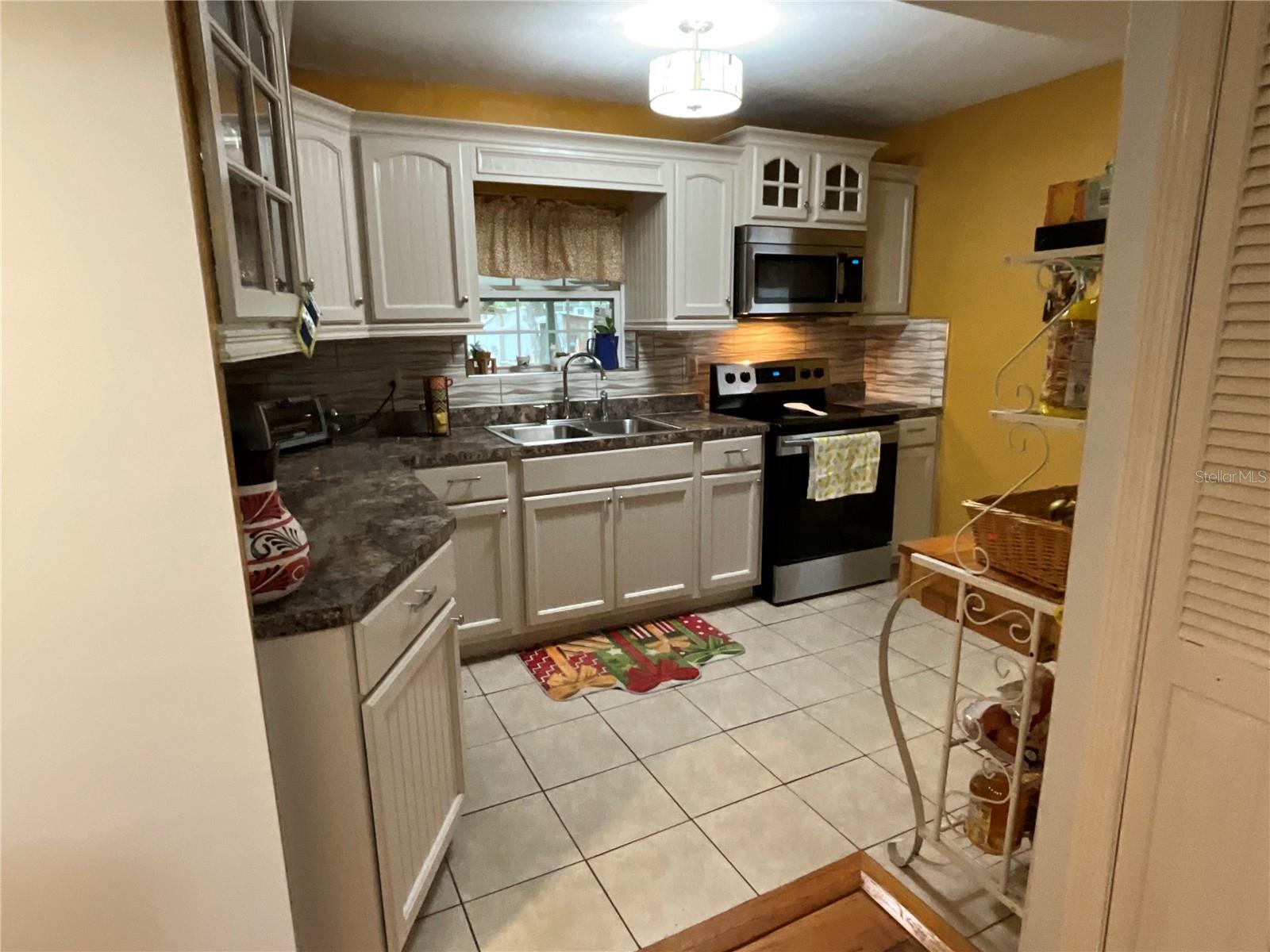 Image 15 of 25 For 2429 Laurel Avenue