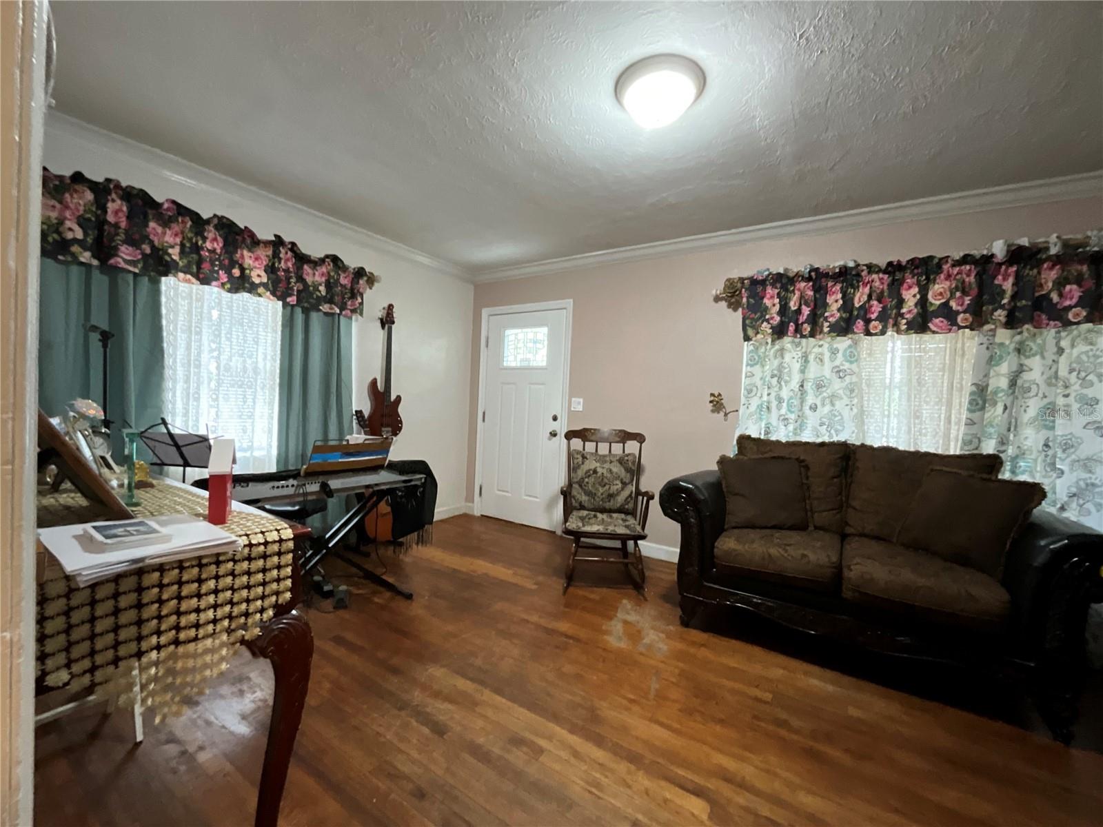 Image 3 of 25 For 2429 Laurel Avenue