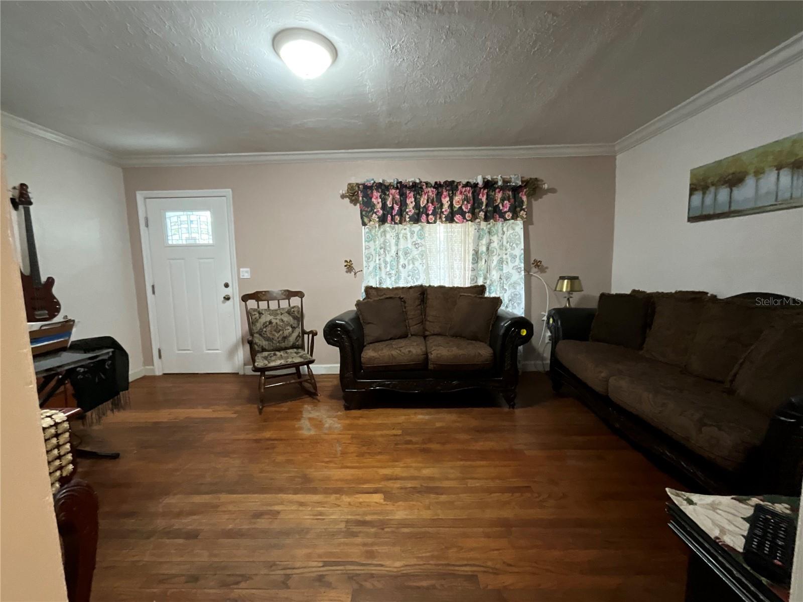 Image 4 of 25 For 2429 Laurel Avenue