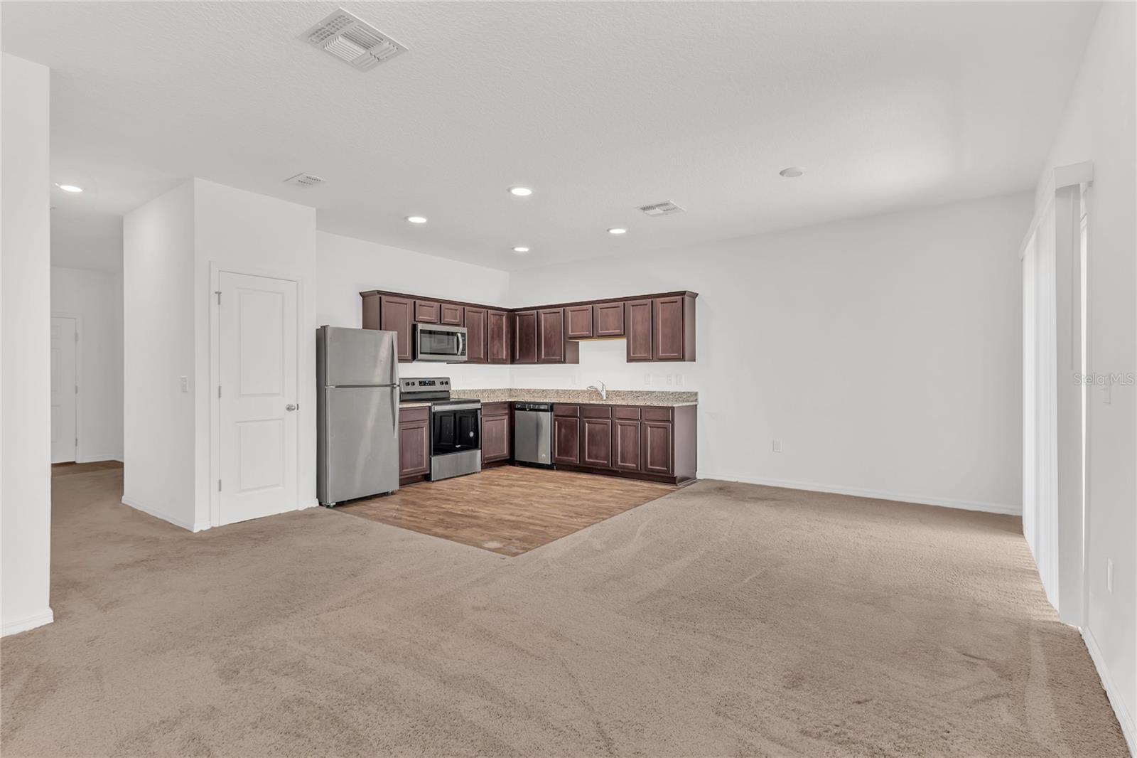 Image 11 of 26 For 912 Grandin Street