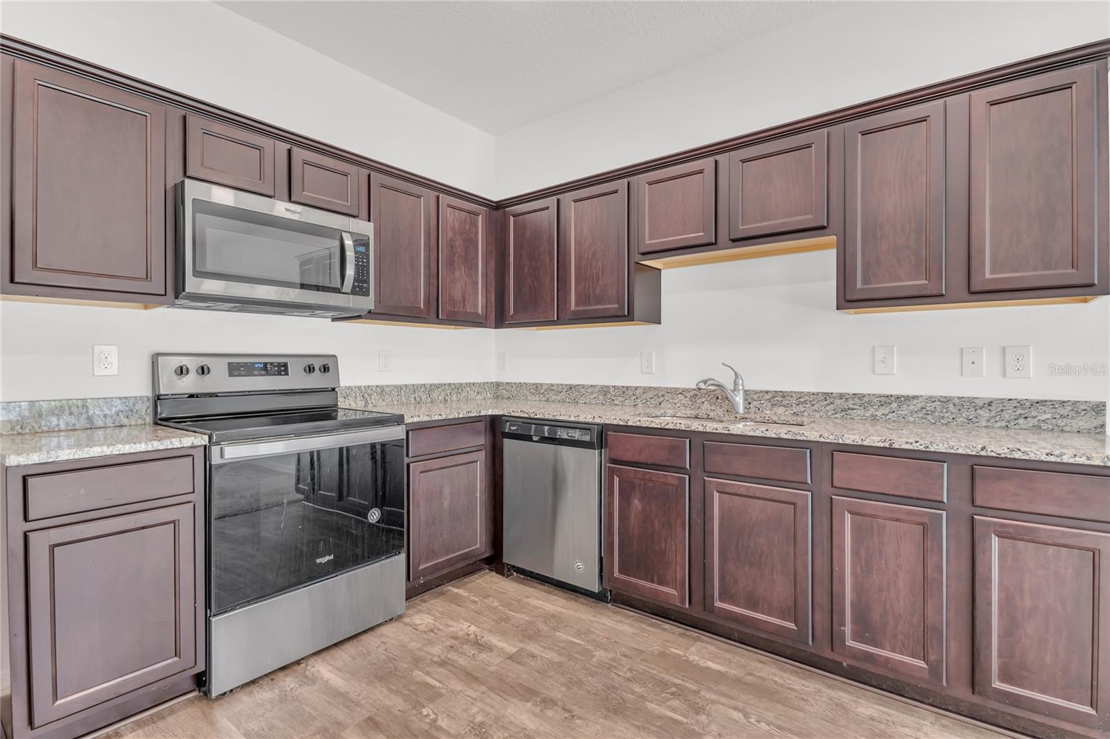Image 13 of 26 For 912 Grandin Street