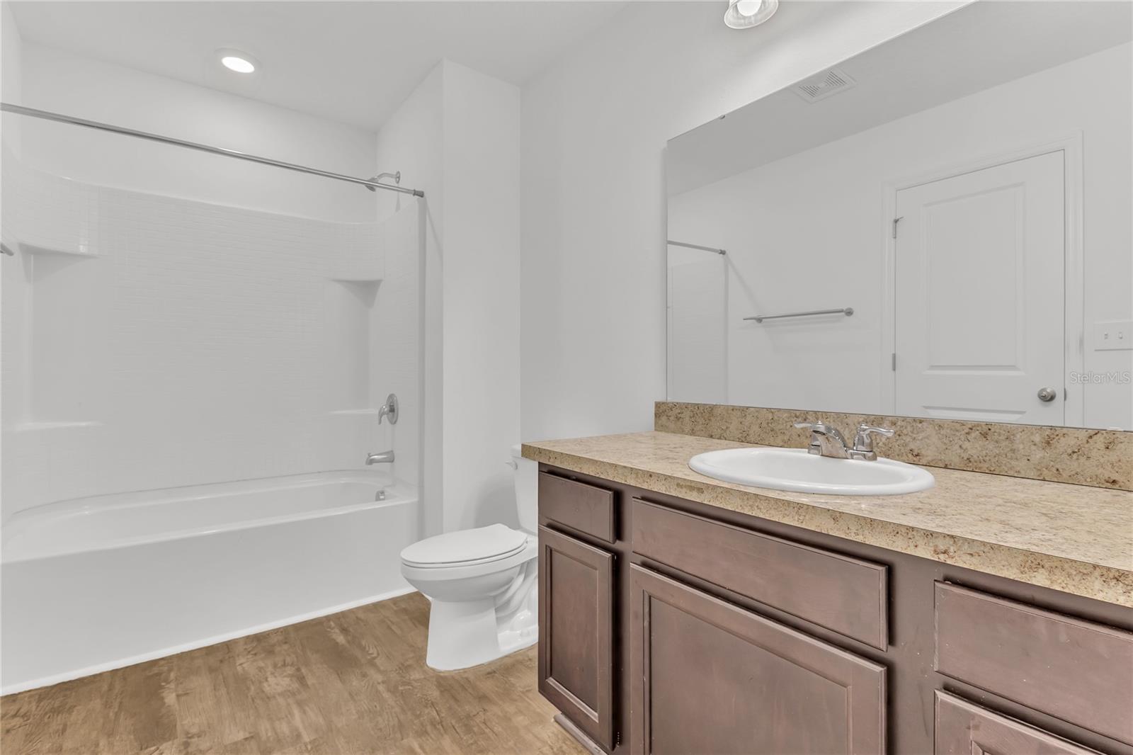 Image 24 of 26 For 912 Grandin Street