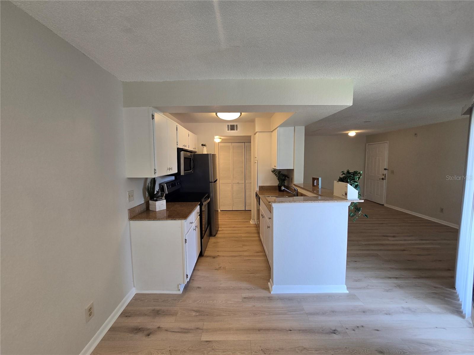 Image 11 of 33 For 11526 Westwood Boulevard 724