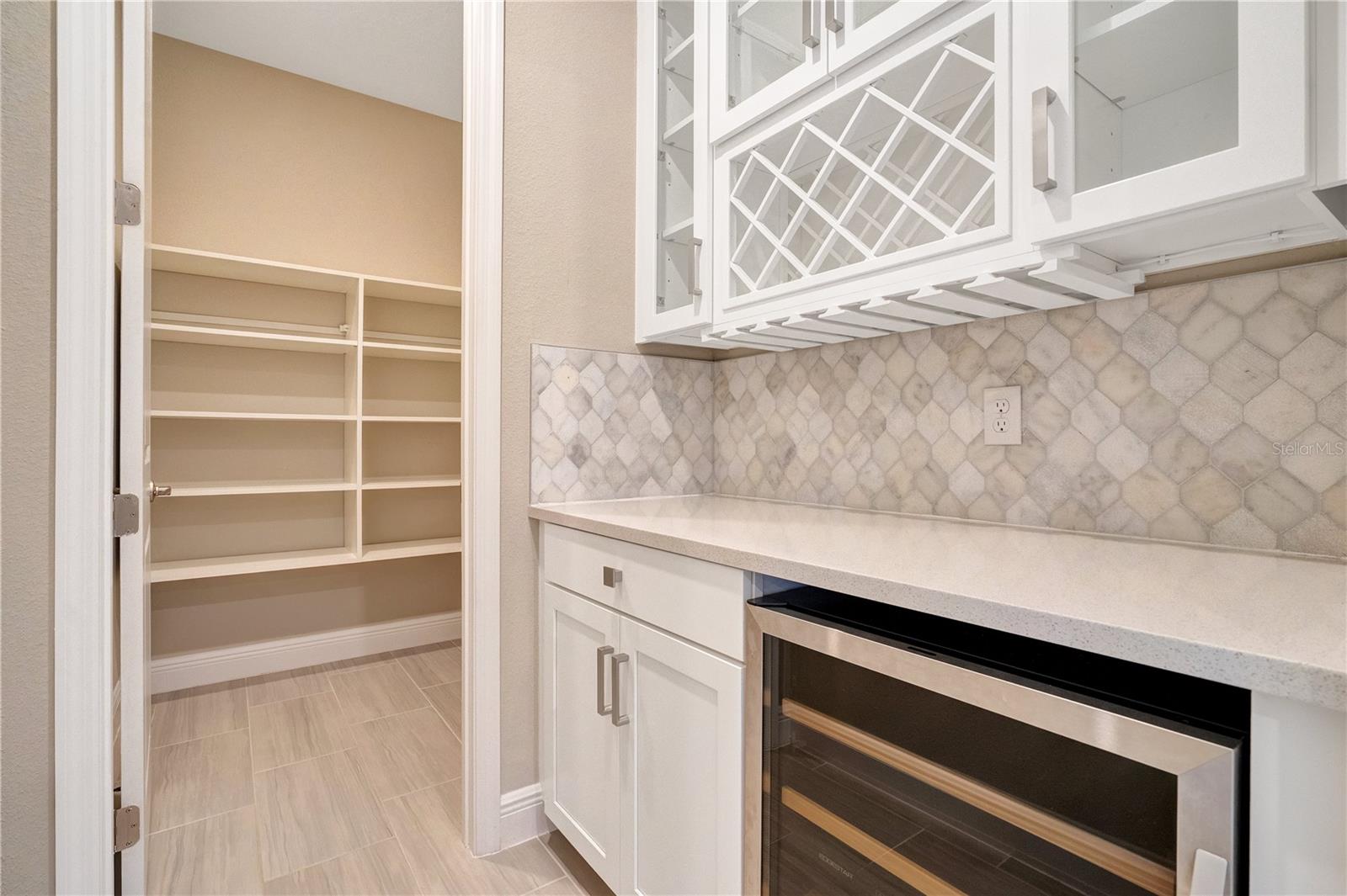 Image 10 of 28 For 7031 Carrickbend Lane